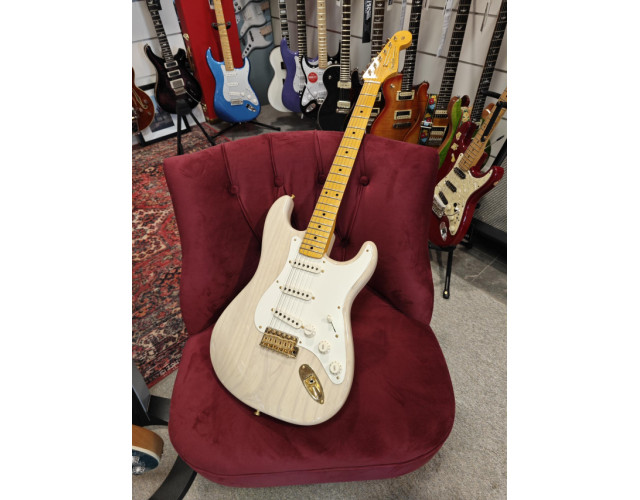 Custom 1957 Stratocaster® NOS, MN, Aged White Blonde