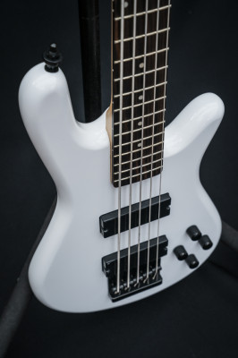 Bajo Spector Performer 5 String Bass Guitar - Solid White edition