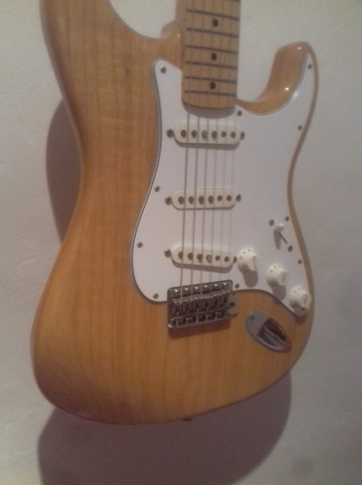 RESERVADA--Fender Stratocaster Classic 70´