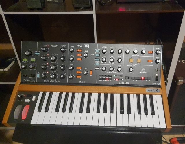 Behringer poly d