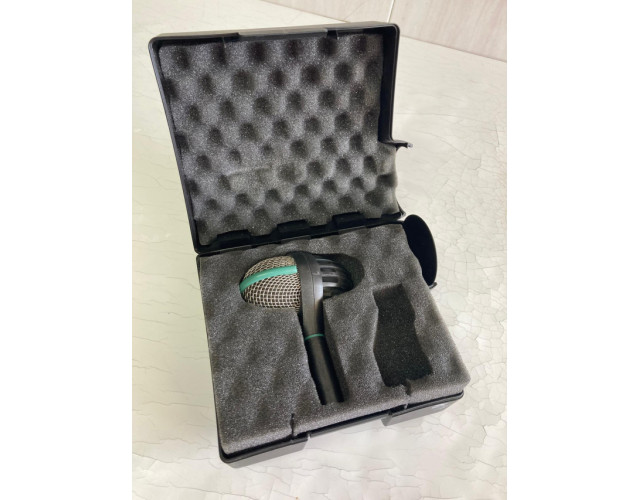 Micrófono AKG d112 en buen estado