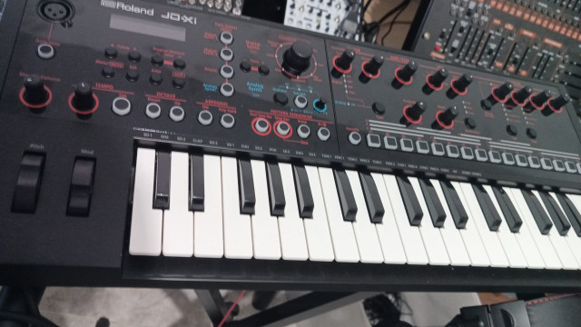 sintetizador Roland JD Xi