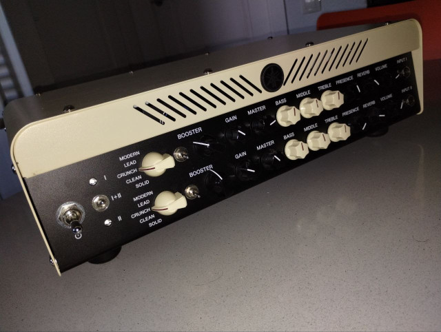 Yamaha THR100HD con pedal de switches