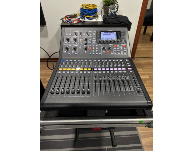 Midas M32R + Flightcase