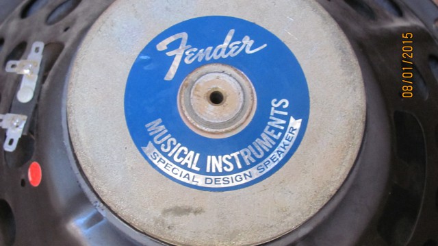 Altavoz Fender de 1976 por reparar