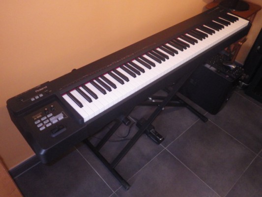 Se vende teclado Midi ROLAND A-88 contrapesado