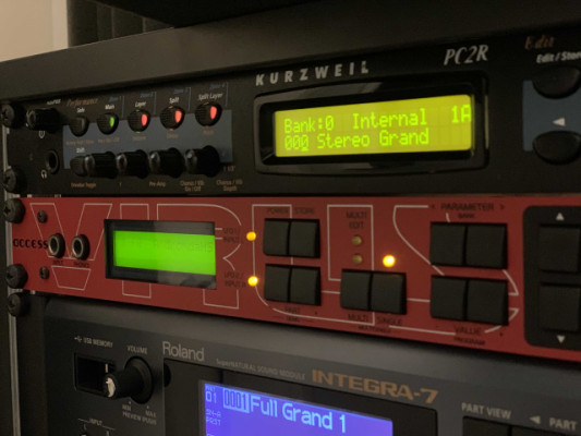 Kurzweil PC2R (incluye módulo de expansión orchestral)