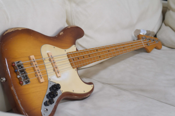 Vendo/ Cambio Jazz Bass MJT