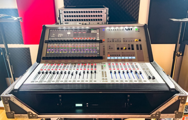 Soundcraft Vi1 + Soundcraft Compact Stage Box + Salicru SPS750 Advance R + RME Madiface USB