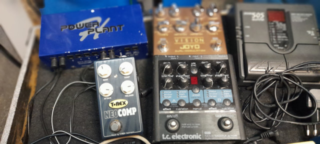 Boss, ibanez, t-rex, tc electronic...