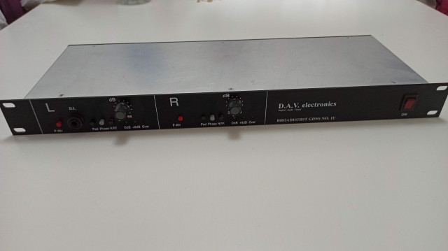 DAV Electronics Broadhurst Gardens No. 1U 2 channel preamp. 2 awesome preamps plus a DI in a single rack package