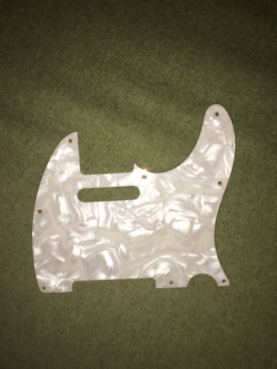 Golpeador Telecaster blanco nacarado marca Fender