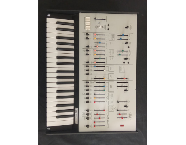 Korg Arp Odyssey edicion limitada en blanco