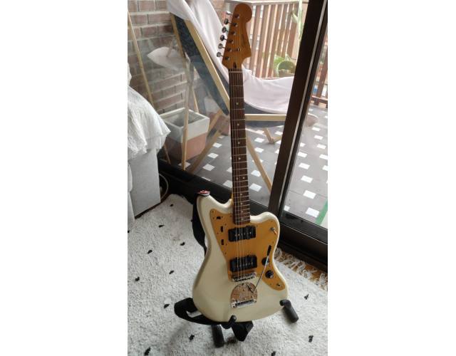 Squier Jazzmaster J. Mascis con mejoras (RESERVADA)