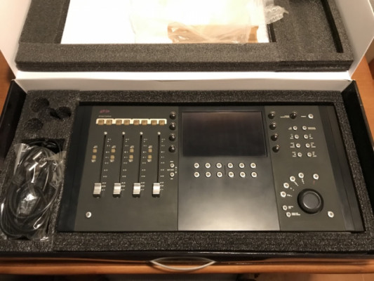 Vendo Avid Artist Control v2 de segunda mano por 700 € en