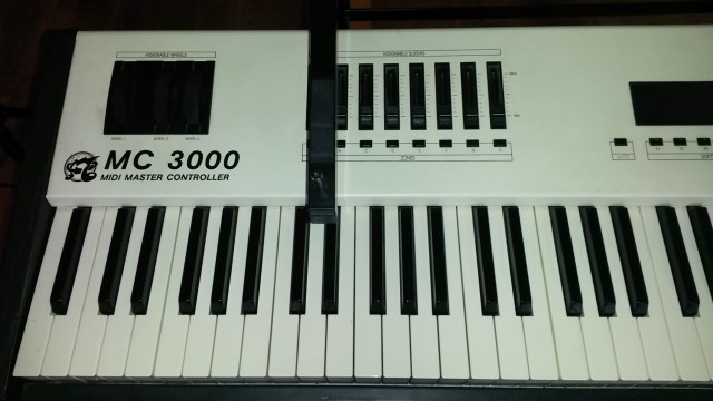 PIANO CONTROLADOR OBERHEIM MC 3000