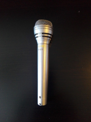 AKG D125 micrófono dinámico