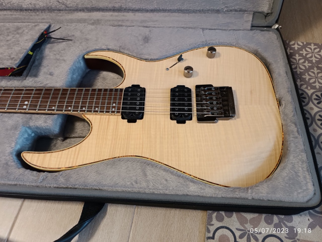 Ibanez premium Rg721Fm