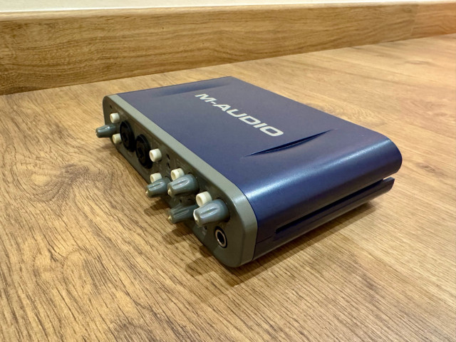 Interfaz de Audio M-Audio Fast Track Pro USB MIDI + Accesorios