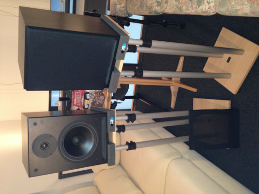 Monitores AGL Audio M4