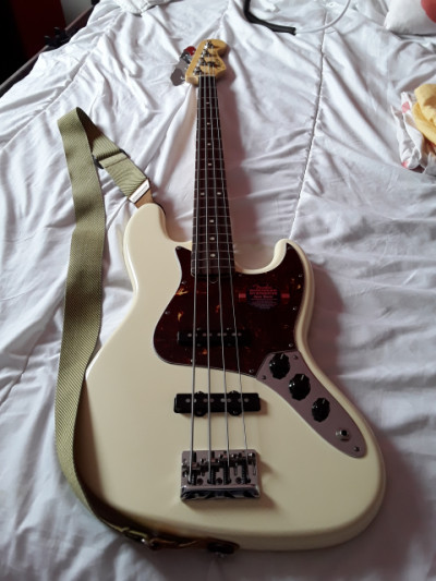 Fender jazz Bass American Standard.