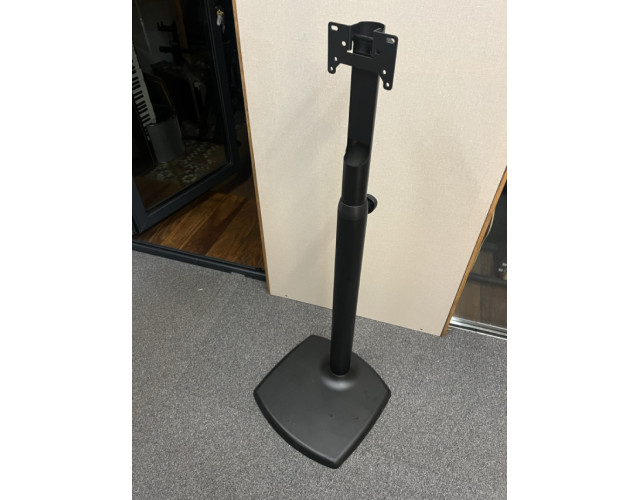 2x K&M 26785 Monitor Stand Genelec