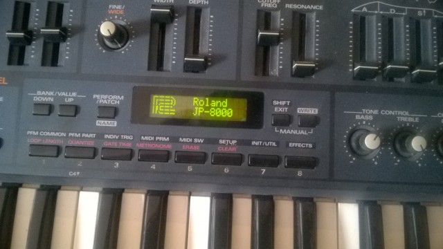 sintetizador Roland JP-8000
