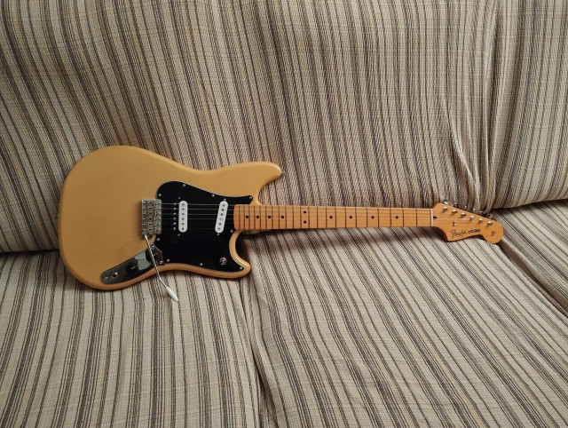 Fender Cyclone japonesa(cambios)