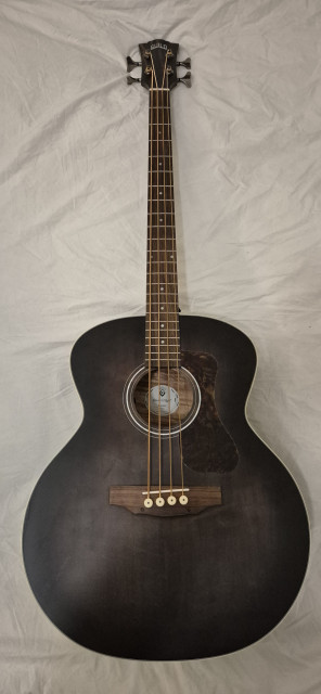 Bajo Acústico Guild + Funda Nuevo