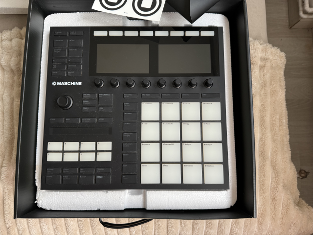 Maschine Mk3 + Ibanez Ad9 80´s por Korg Ms10