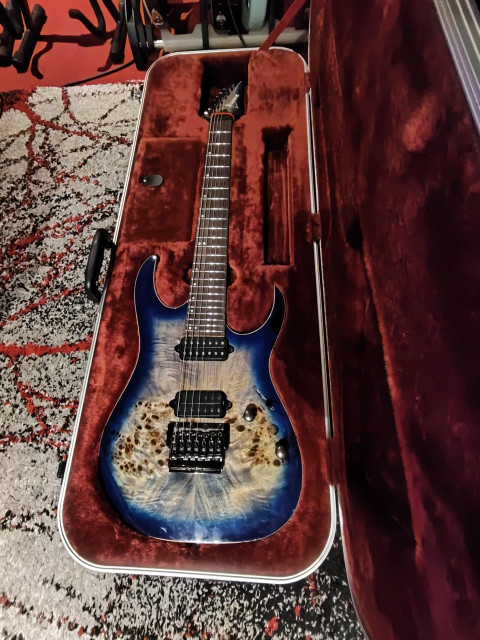 Vendo: Ibanez RG1027PBF-CBB Premium