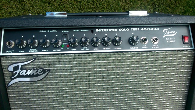 Amplificador de guitarra Fame GX60R con soporte