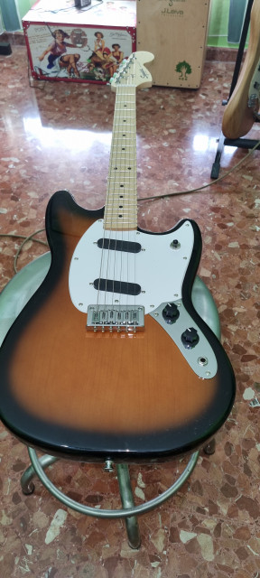 Squier Mustang como nueva  EN MANO