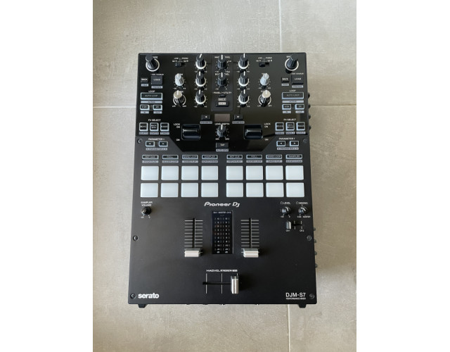 Pioneer DJM-S7 + Pelican Case 1500