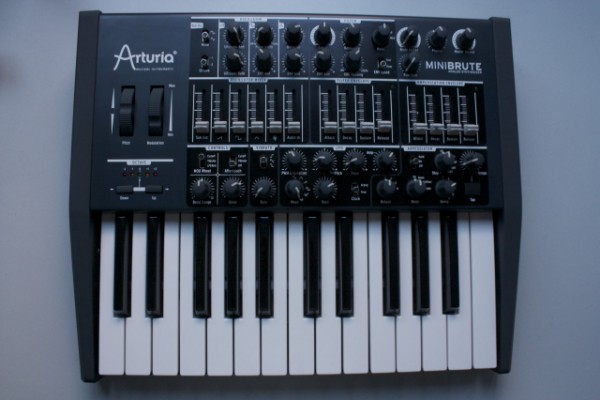 Arturia MINIBRUTE synthesizer