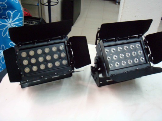 Pareja de Eurolite LED CLS-18 QCL RGBW 18x8W