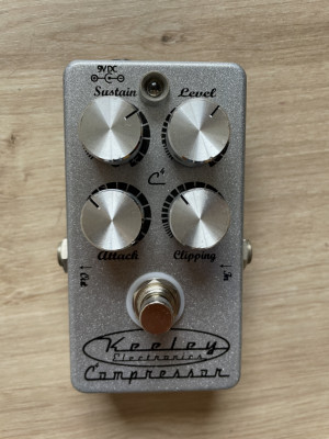 Keeley C4 4-knob compressor