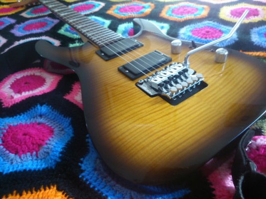 Jackson Dinky JS-32R con EMGs