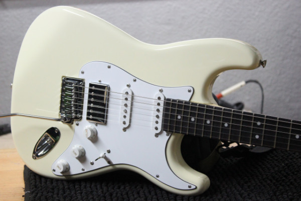 Strat HSS Vintage White- Parreño Guitars - RESERVADA