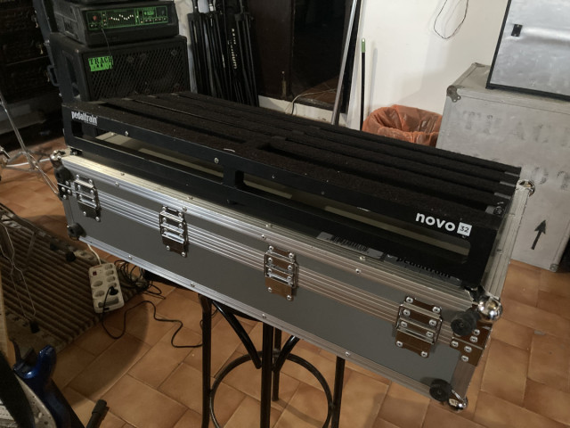 Pedaltrain Novo 32 con Flightcase