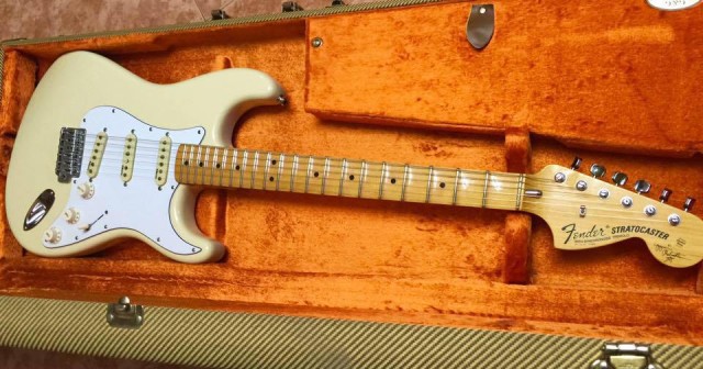 (también VENDO) Fender Stratocaster Yngwie Malmsteen USA (1250 Euros)