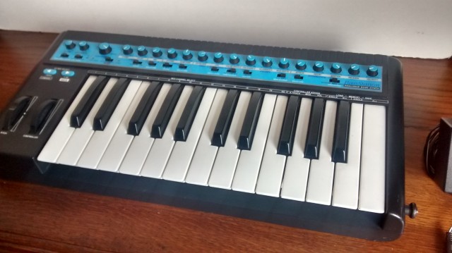 Novation Bass Station teclado, original.