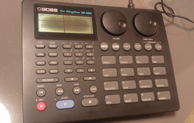 Caja de ritmos Boss DR660
