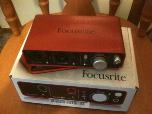 tarjeta de audio focusrite scarlet 2i2 como nueva.