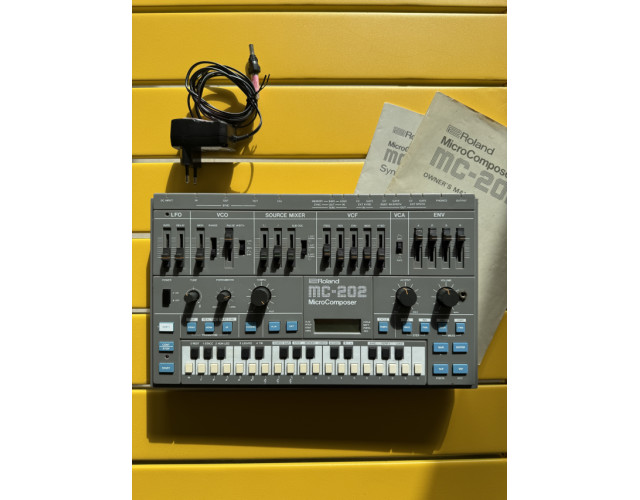 Roland MC 202 + Caja Original + Manuales Originales + Fuente Alimentación