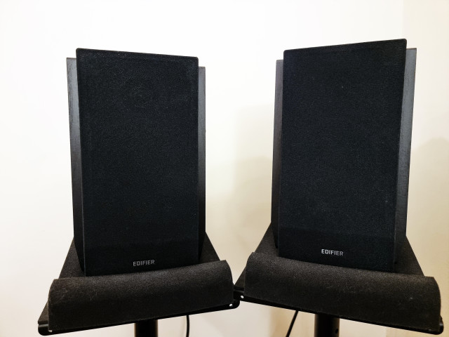 Altavoces activos / Monitores Edifier r1700BT