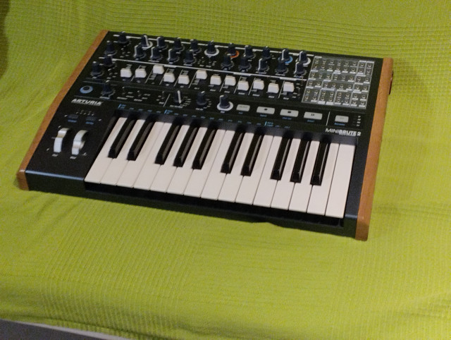 Arturia Minibrute 2