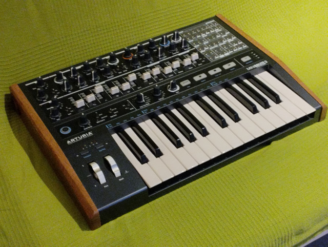 Arturia Minibrute 2
