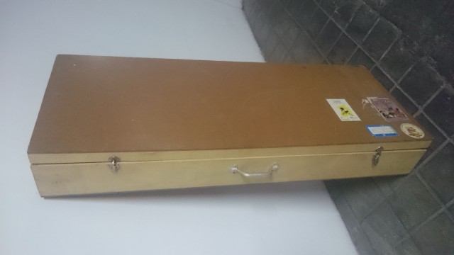 Caja de madera para transportar teclado