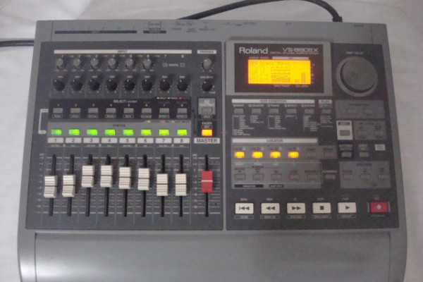 Mesa/Grabadora multiefectos Roland VS-880